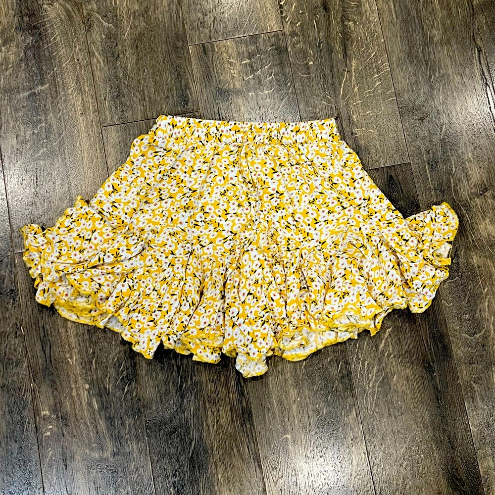 Aeropostale yellow skirt with elastic waistband